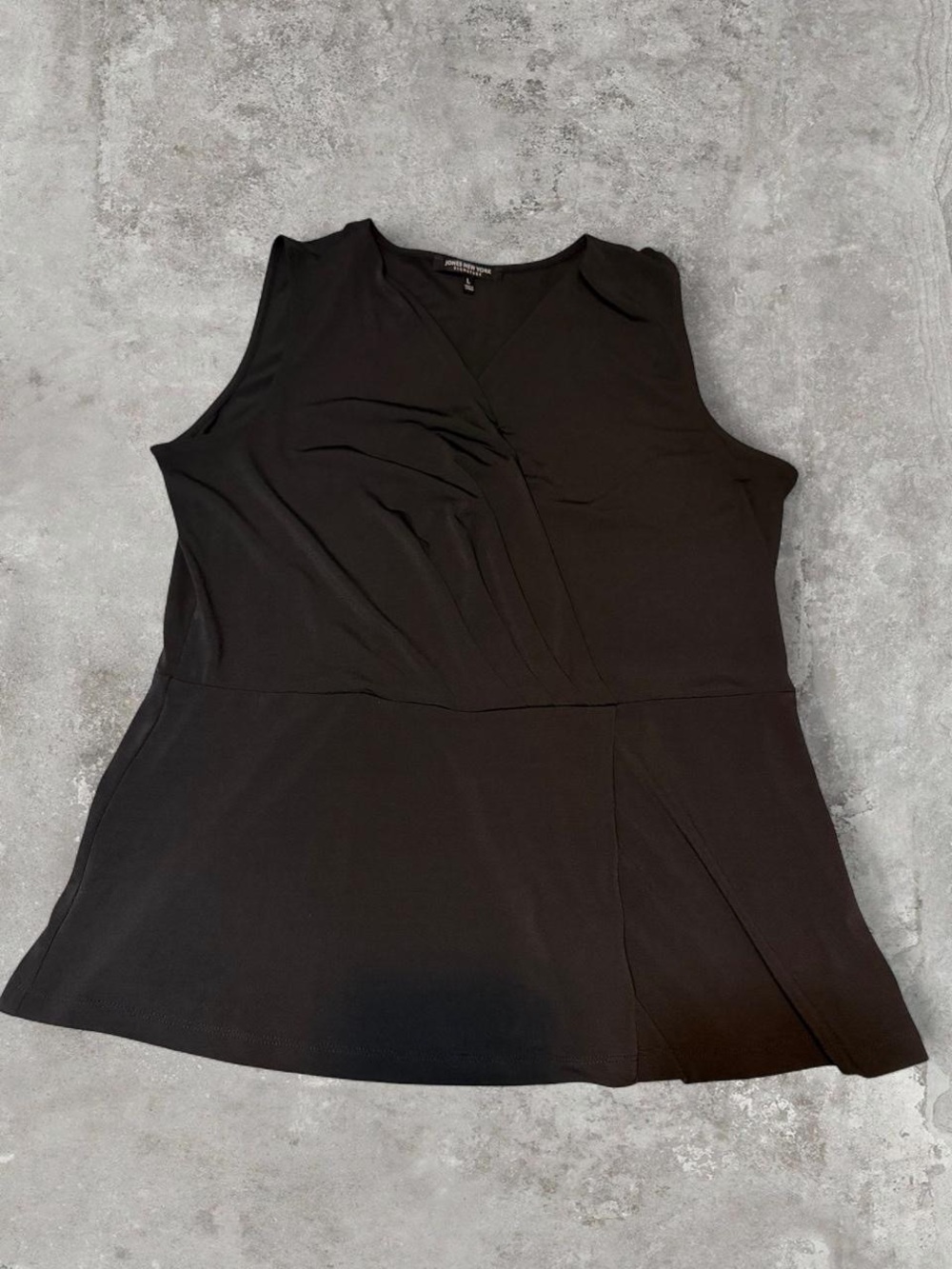 Jones New York Black Sleeveless V-Neck Pleated Tank